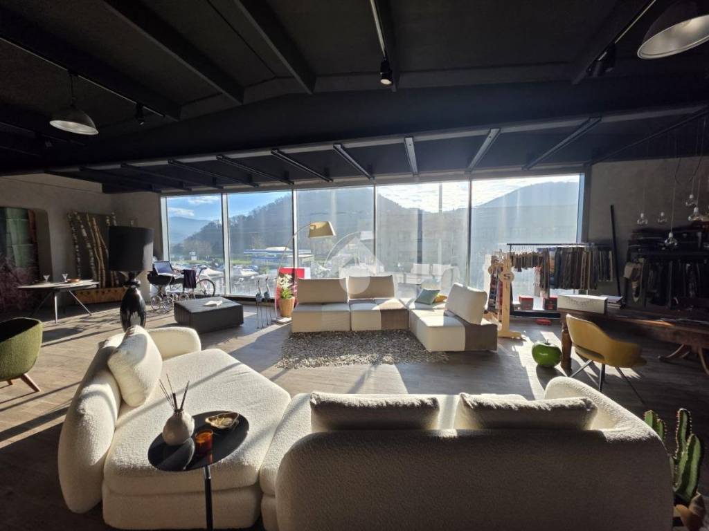 locale commerciale in vendita a Concesio in zona San Vigilio