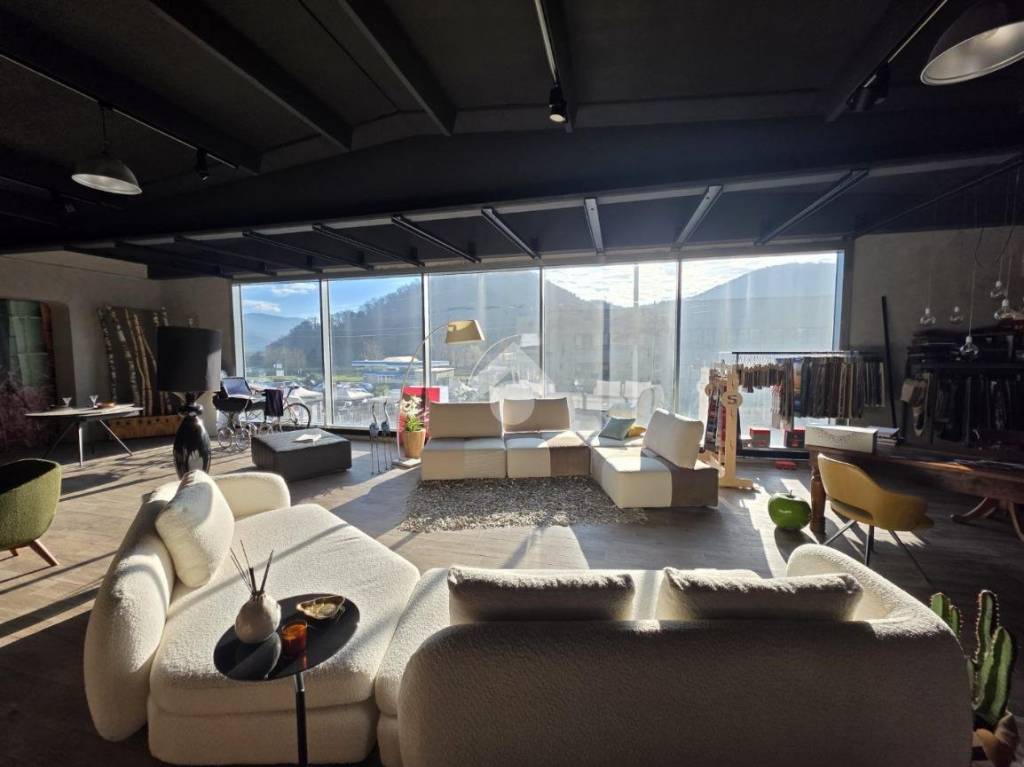 locale commerciale in vendita a Concesio in zona San Vigilio