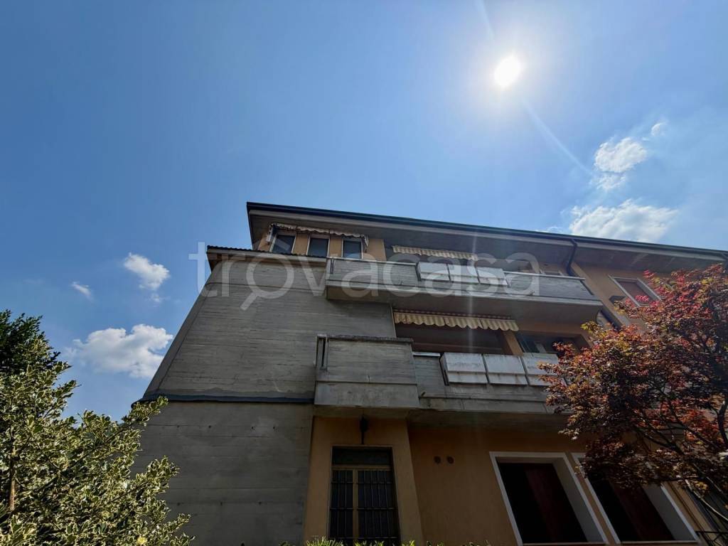 appartamento in vendita a Concesio in zona Costorio
