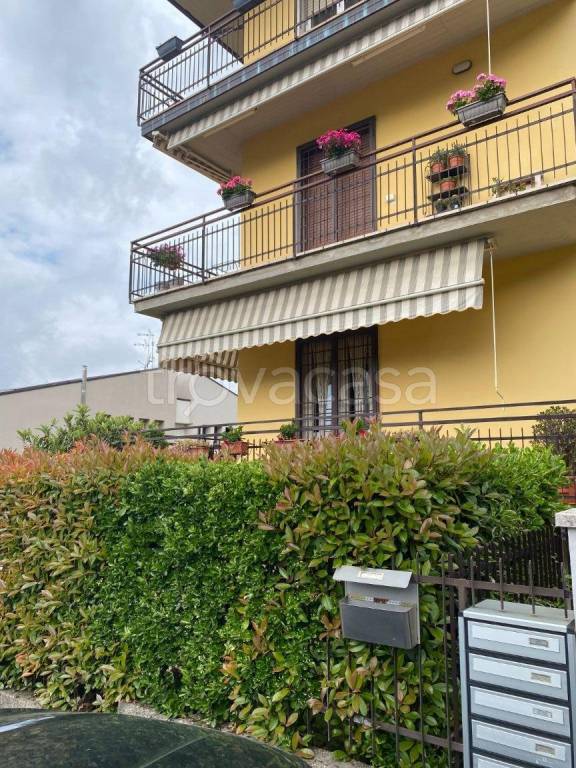 appartamento in vendita a Concesio in zona Roncaglie