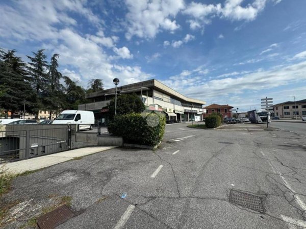 locale commerciale in vendita a Concesio