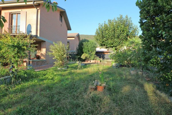 casa indipendente in vendita a Corte Franca in zona Colombaro