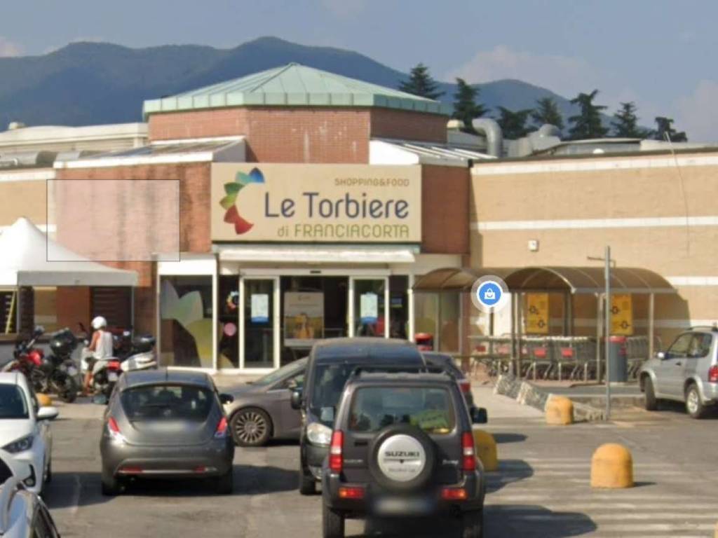 negozio in vendita a Corte Franca in zona Timoline