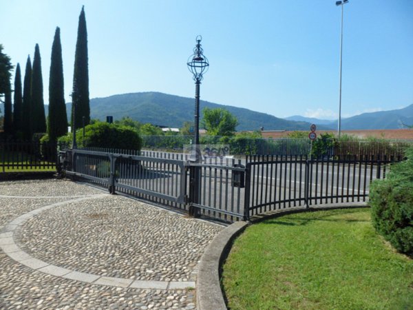 negozio in vendita a Corte Franca in zona Colombaro