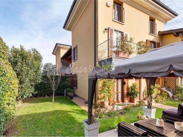 casa semindipendente in vendita a Corte Franca
