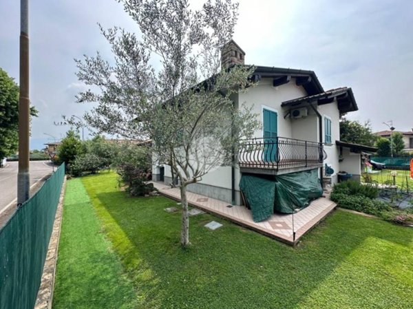 casa indipendente in vendita a Corte Franca in zona Colombaro