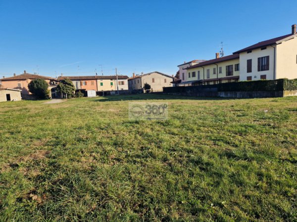 terreno edificabile in vendita a Corte Franca in zona Borgonato