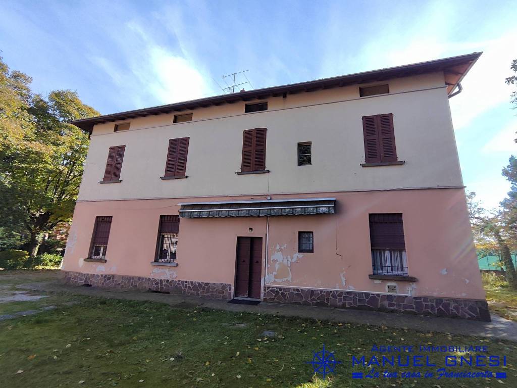 casa indipendente in vendita a Corte Franca in zona Nigoline Bonomelli