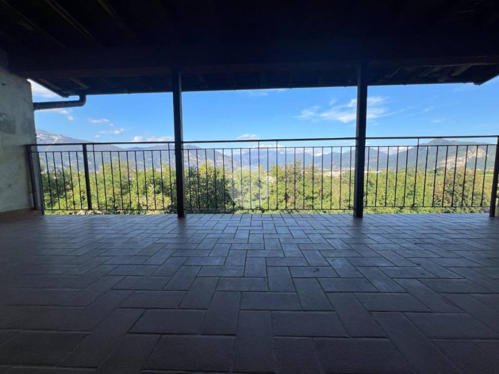 appartamento in vendita a Corte Franca in zona Colombaro