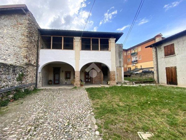 appartamento in vendita a Corte Franca in zona Colombaro