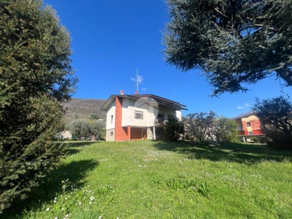 casa indipendente in vendita a Corte Franca in zona Colombaro