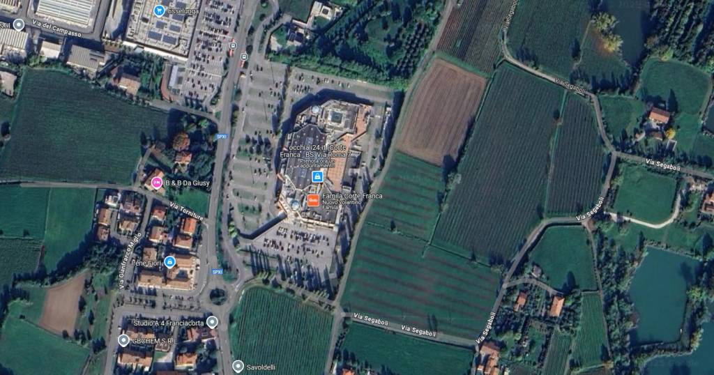 negozio in vendita a Corte Franca