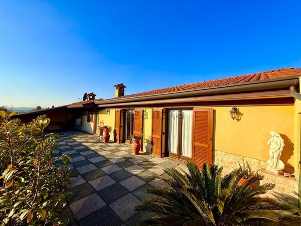 appartamento in vendita a Corte Franca in zona Colombaro