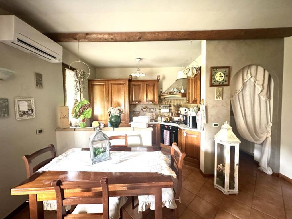 appartamento in vendita a Corte Franca in zona Nigoline Bonomelli