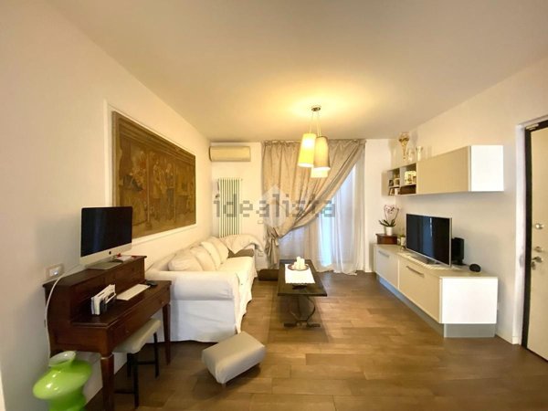 appartamento in vendita a Corte Franca in zona Colombaro