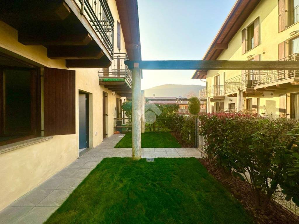 appartamento in vendita a Corte Franca in zona Colombaro