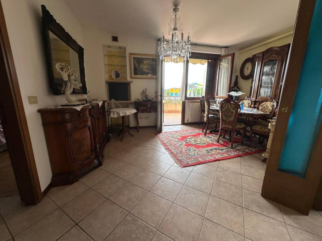appartamento in vendita a Corte Franca in zona Timoline