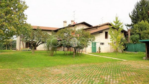 casa indipendente in vendita a Corte Franca