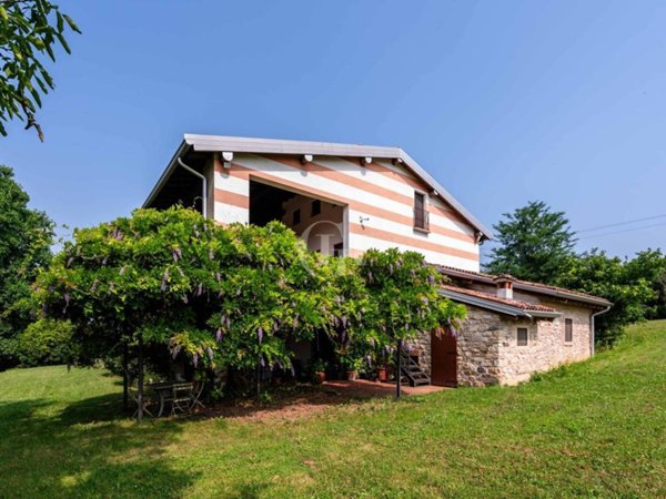 casa indipendente in vendita a Corte Franca