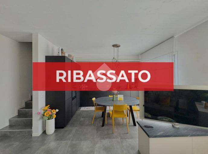 casa indipendente in vendita a Corte Franca