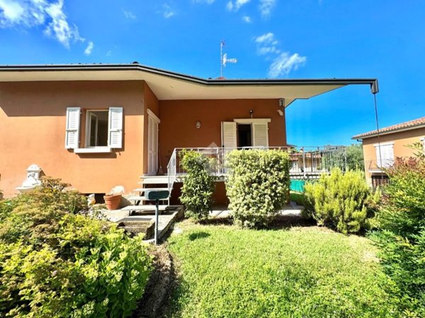 casa indipendente in vendita a Corte Franca
