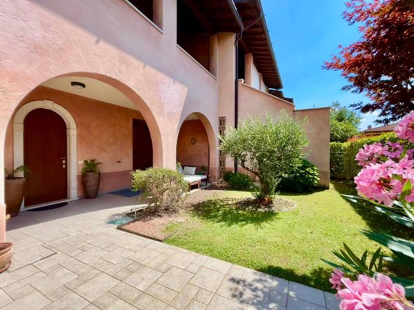 casa indipendente in vendita a Corte Franca in zona Timoline