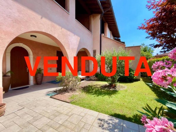 casa indipendente in vendita a Corte Franca