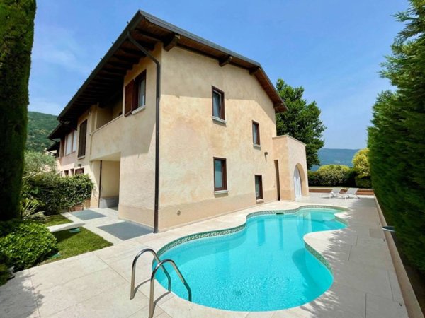 casa indipendente in vendita a Corte Franca in zona Colombaro