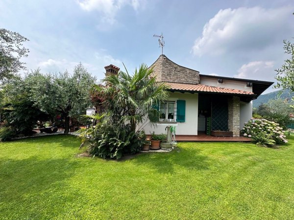 casa indipendente in vendita a Corte Franca in zona Timoline