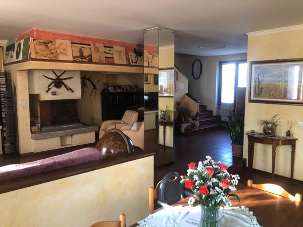 casa indipendente in vendita a Corte Franca in zona Colombaro