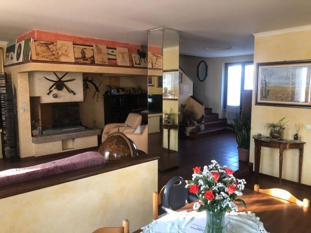 casa indipendente in vendita a Corte Franca in zona Timoline