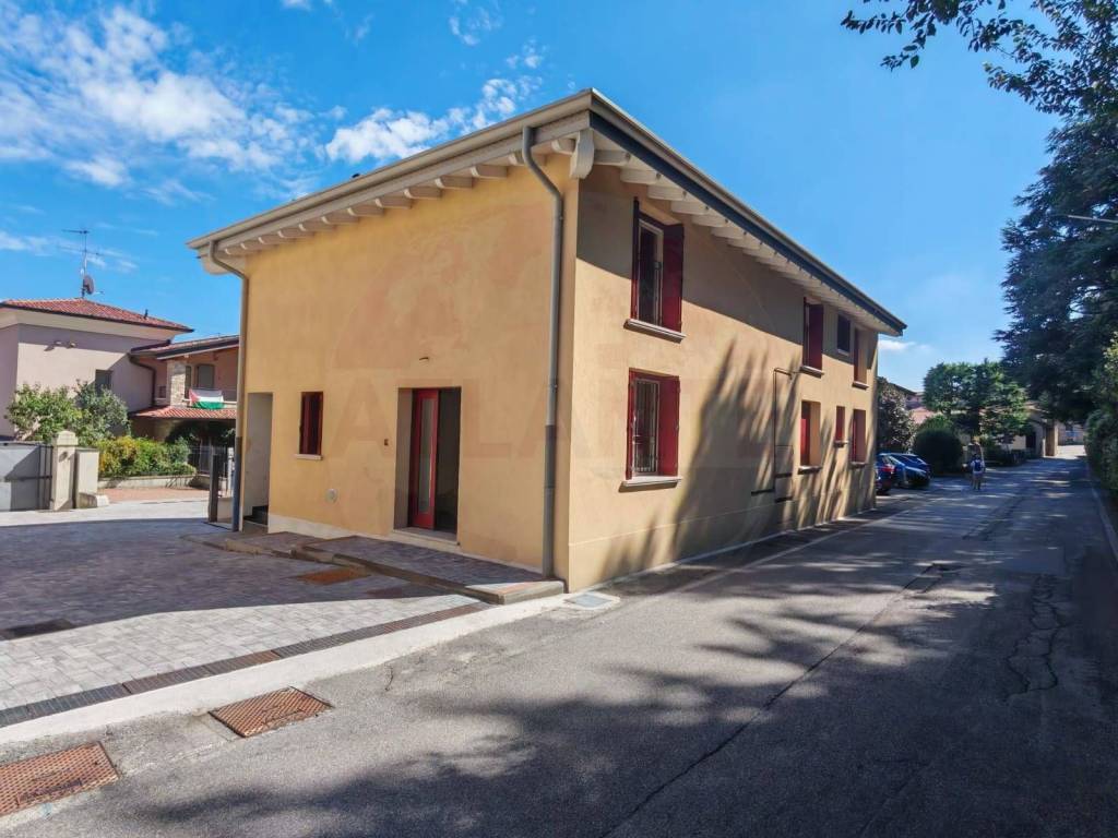 appartamento in vendita a Corte Franca in zona Nigoline Bonomelli