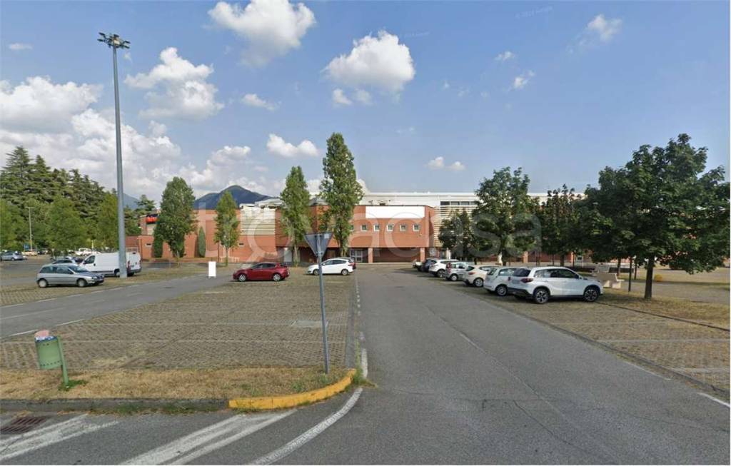 negozio in vendita a Corte Franca