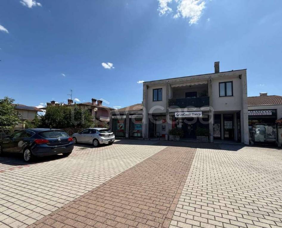 negozio in vendita a Corte Franca