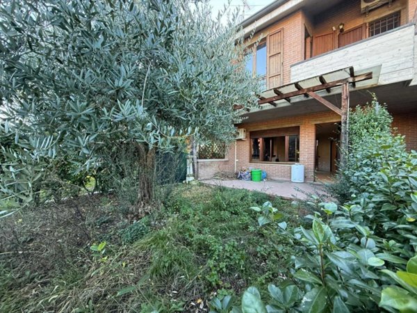 casa indipendente in vendita a Corte Franca