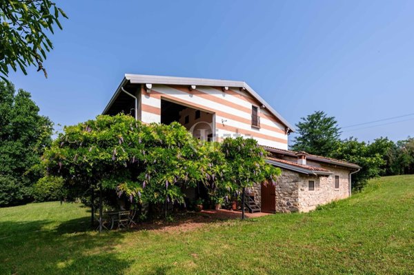 casa indipendente in vendita a Corte Franca