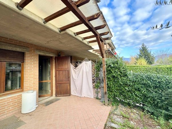 casa indipendente in vendita a Corte Franca