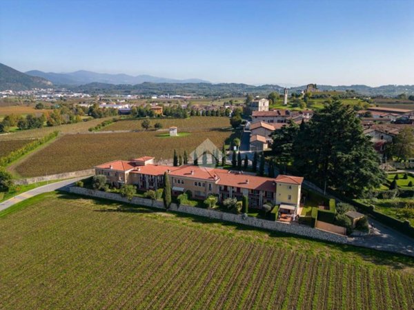 appartamento in vendita a Corte Franca in zona Borgonato