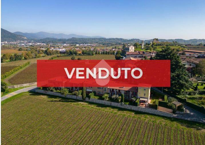 appartamento in vendita a Corte Franca in zona Borgonato