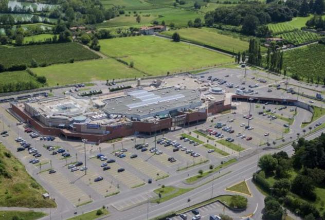 negozio in vendita a Corte Franca