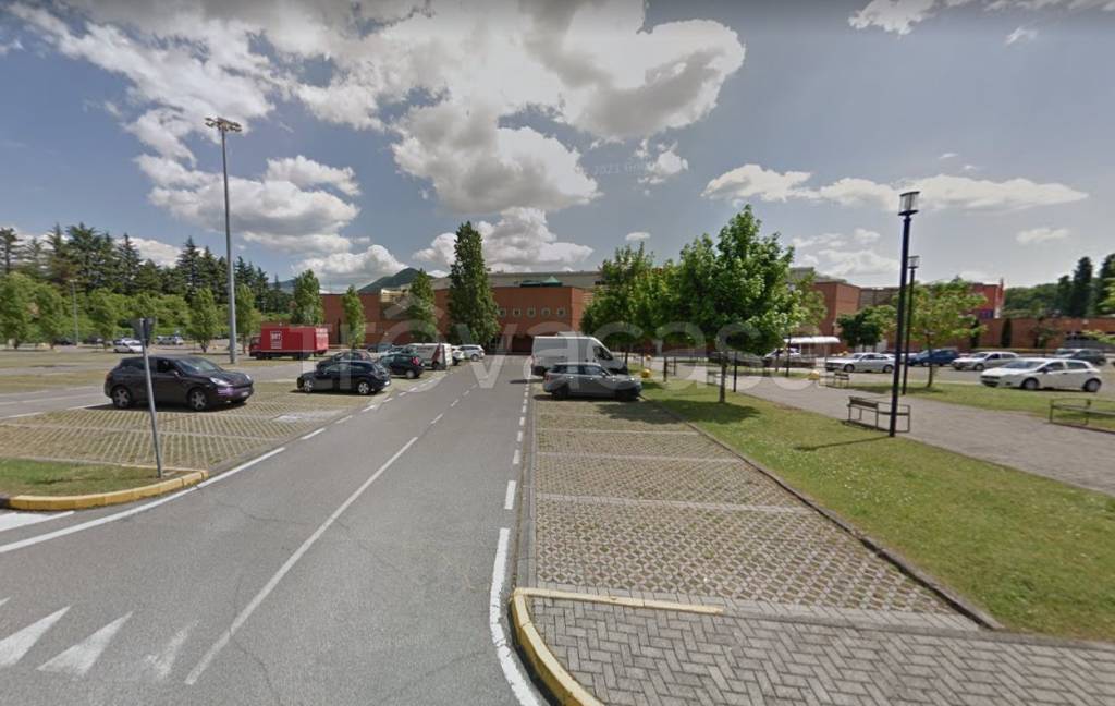 negozio in vendita a Corte Franca