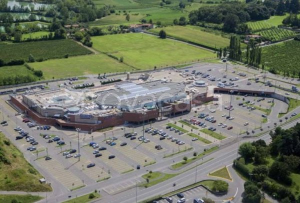 negozio in vendita a Corte Franca