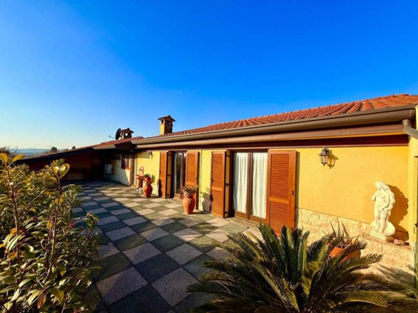 appartamento in vendita a Corte Franca in zona Colombaro