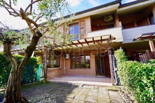 casa indipendente in vendita a Corte Franca