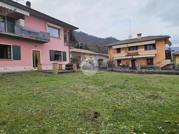 casa indipendente in vendita a Corte Franca in zona Colombaro