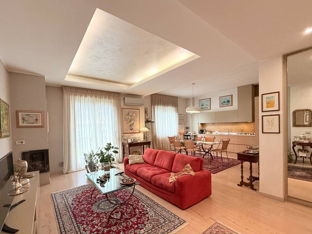 appartamento in vendita a Corte Franca in zona Colombaro