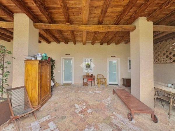 appartamento in vendita a Corte Franca in zona Colombaro