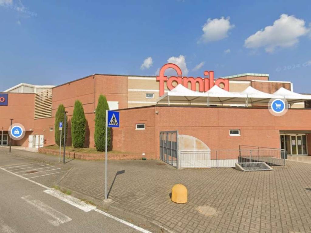 negozio in vendita a Corte Franca