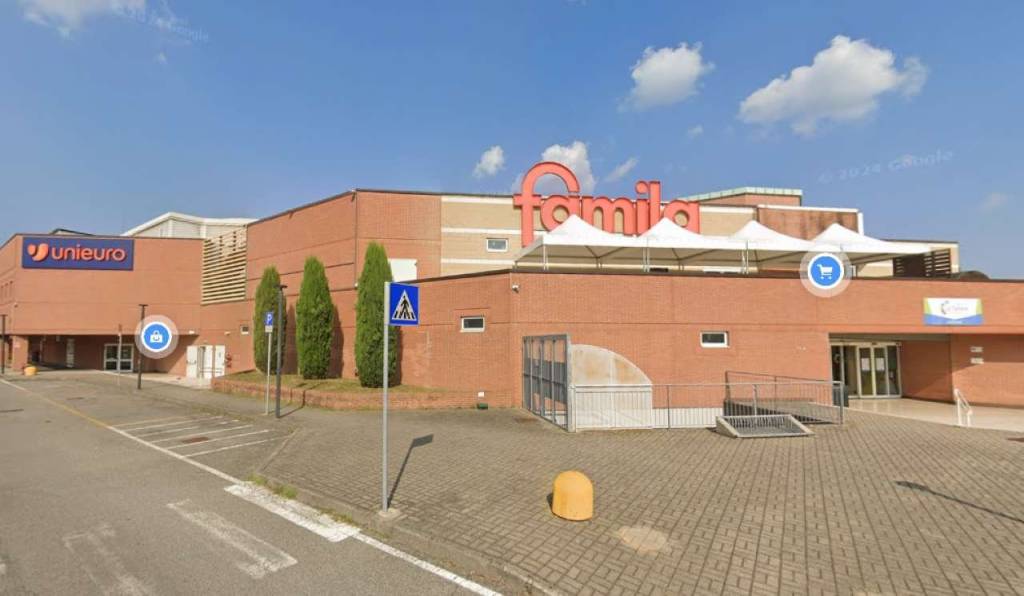 negozio in vendita a Corte Franca in zona Timoline