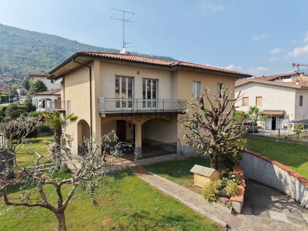 casa indipendente in vendita a Corte Franca in zona Timoline